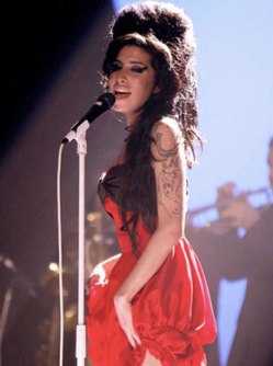 Amy Winehouse doing what she did best. Photo by Yui Mok/PA